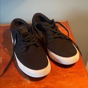 Nike Stefan Janoski black and white skateboard shoes men’s size 10 1/2